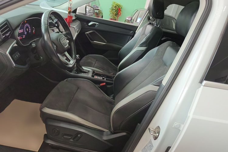 Audi Q3 2021 immagine di auto #15