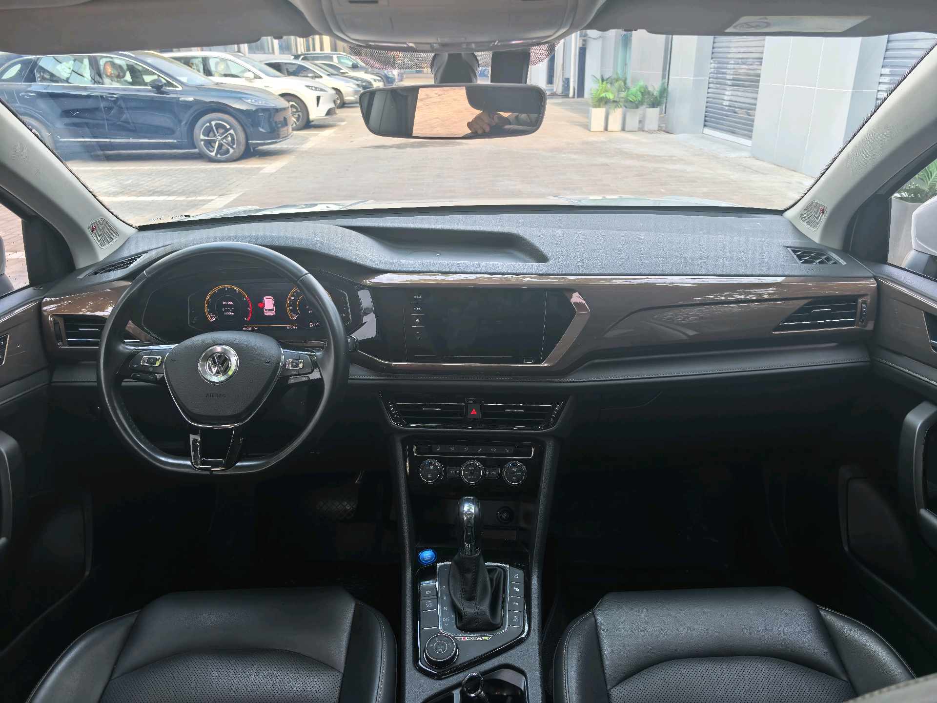 Volkswagen Tharu 2020 immagine di auto #8