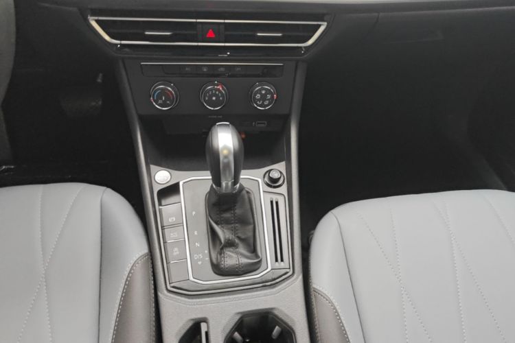 Volkswagen Lavida 2023 immagine di auto #14