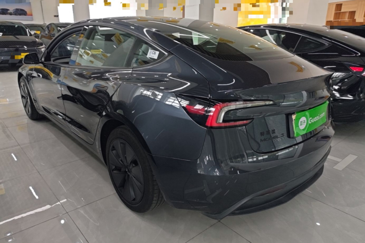 Tesla Model 3 2025 car image #7