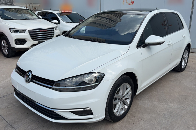 Volkswagen Golf 2019 car image #2