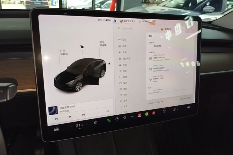 Tesla Model Y 2021 car image #17