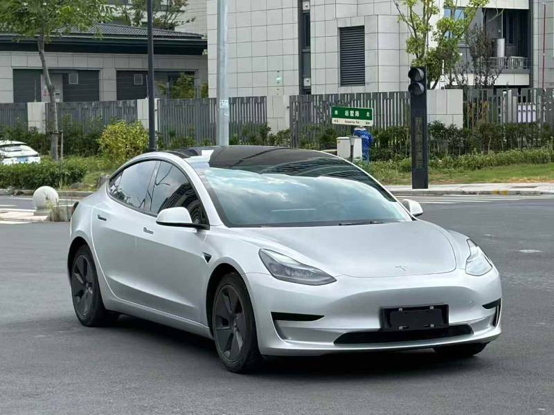Tesla Model 3 2022 car image #2