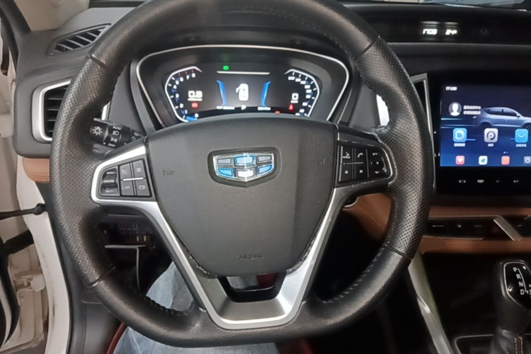 GEELY Vision X6 2018 immagine di auto #11