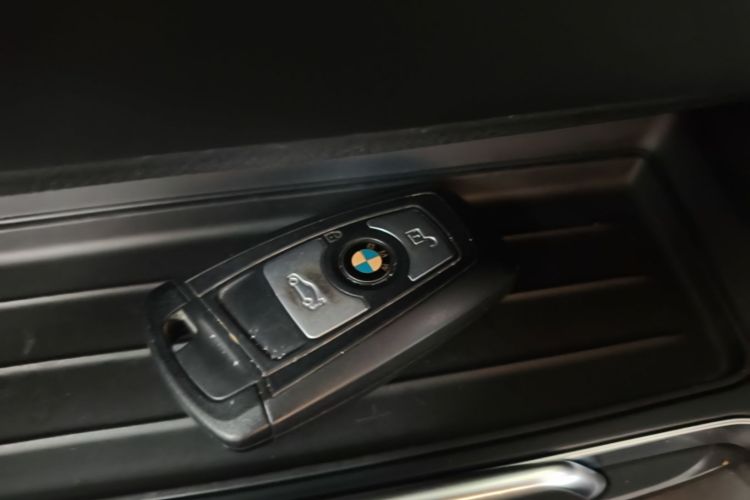 BMW 3 Series 2019 #9 BMW 3 Series 2019 car image #9