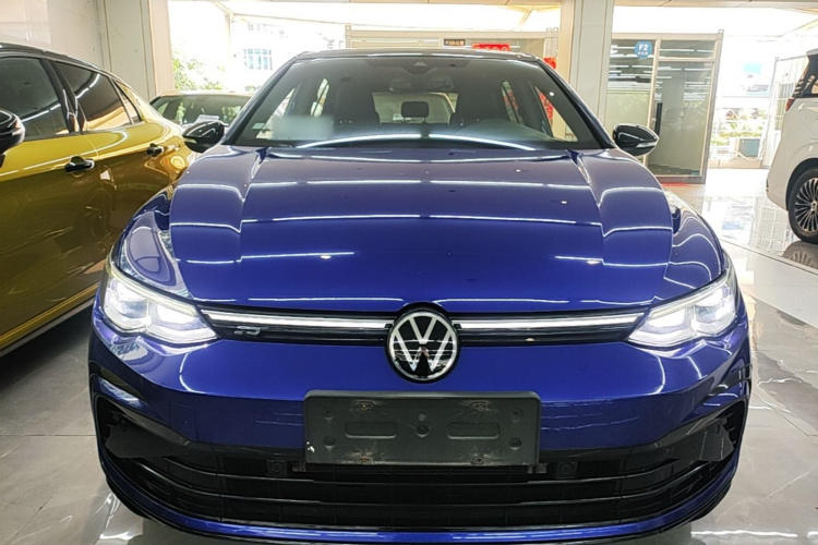 Volkswagen Golf 2021 car image #3