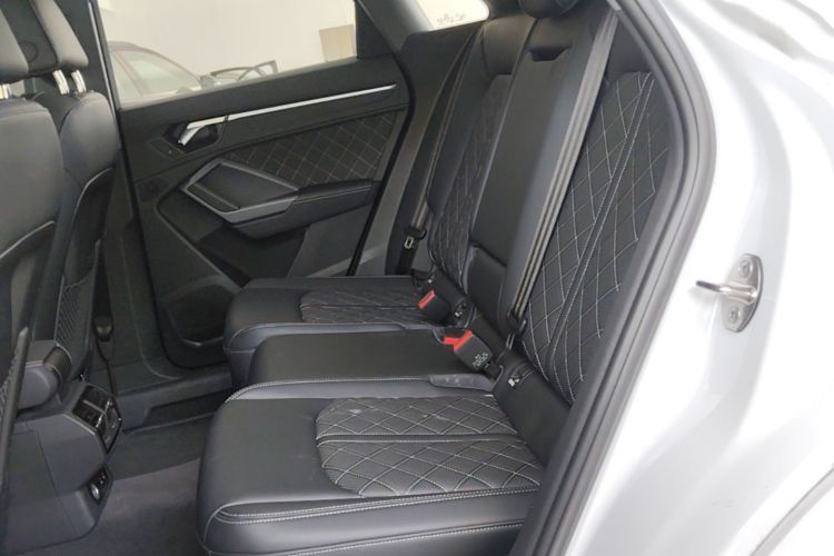 Audi Q3 2025 car image #17