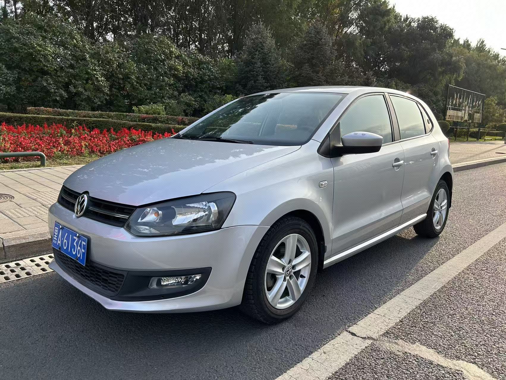 Volkswagen Polo 2012 Volkswagen Polo 2012 car image