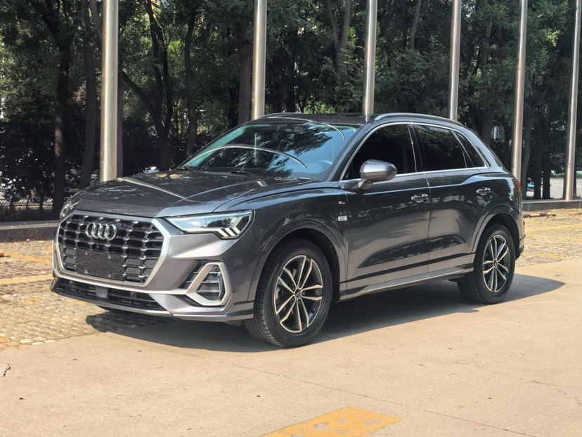 Audi Q3 2022 car image 