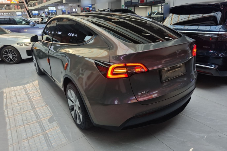 Tesla Model Y 2022 #5 Tesla Model Y 2022 immagine di auto #5
