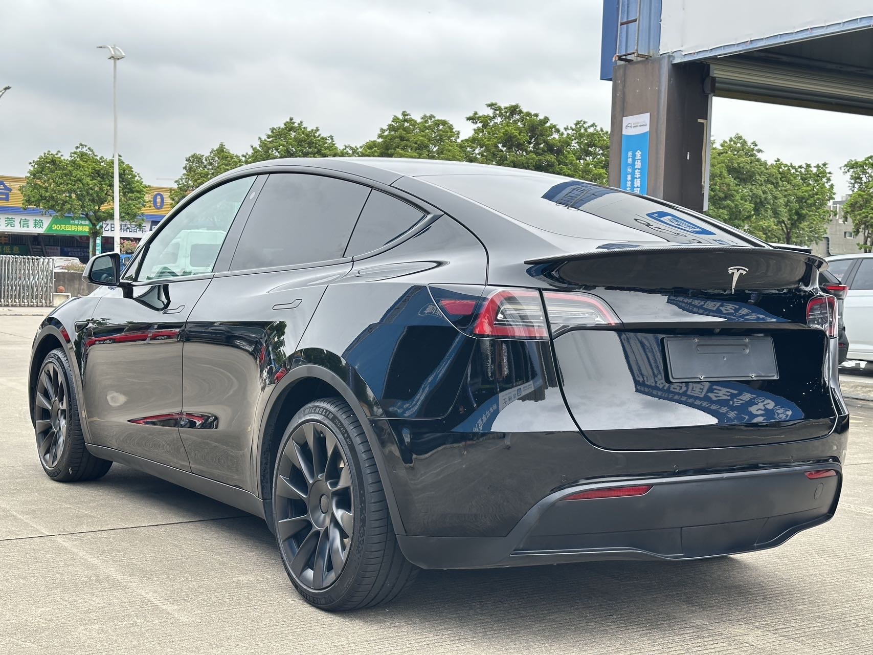 Tesla Model Y 2023 #6 Tesla Model Y 2023 car image #6