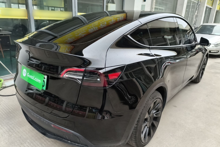 Tesla Model Y 2023 car image #7