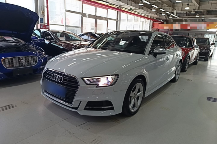 Audi A3 2018 car image #2