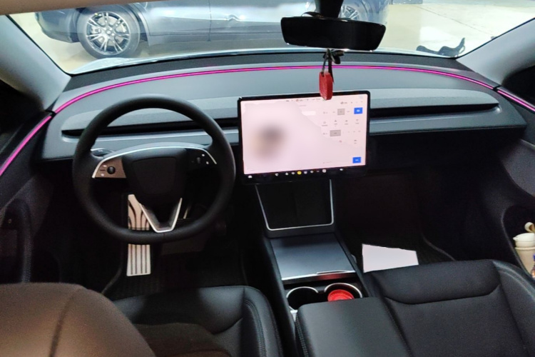 Tesla Model Y 2025 #10 Tesla Model Y 2025 car image #10