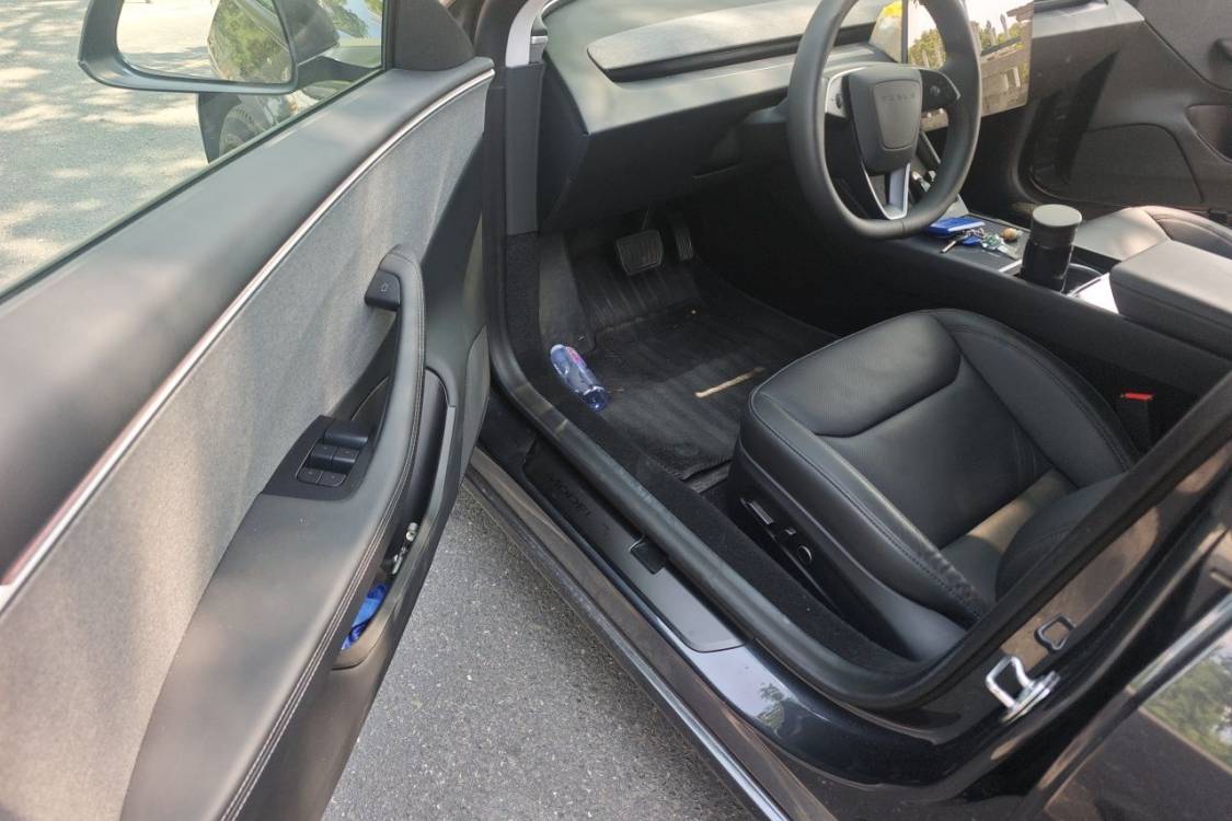 Tesla Model 3 2024 car image #23