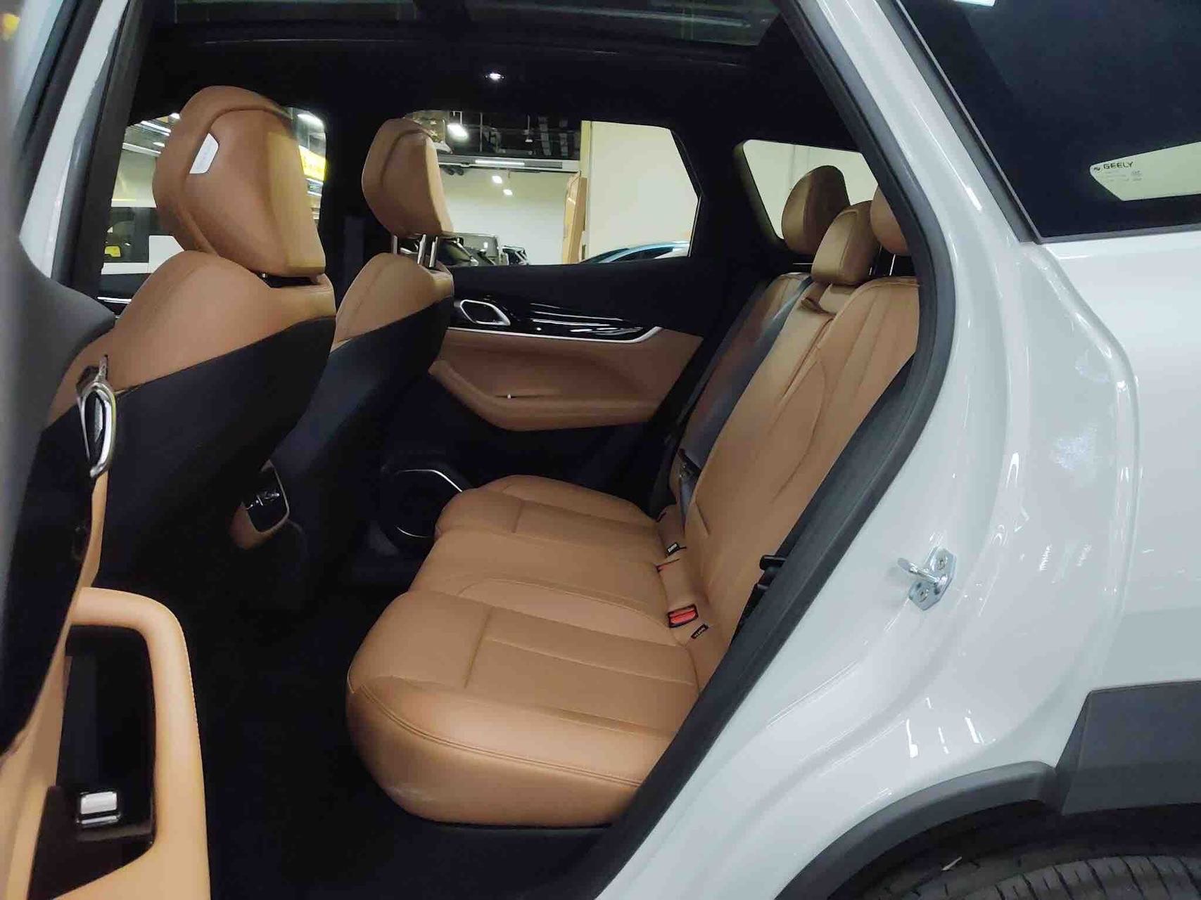 GEELY Boyue L 2026 car image #5