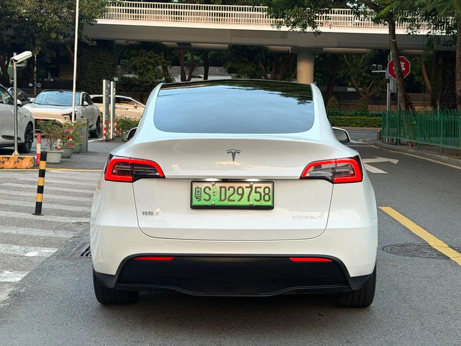 Tesla Model Y 2024 car image #8