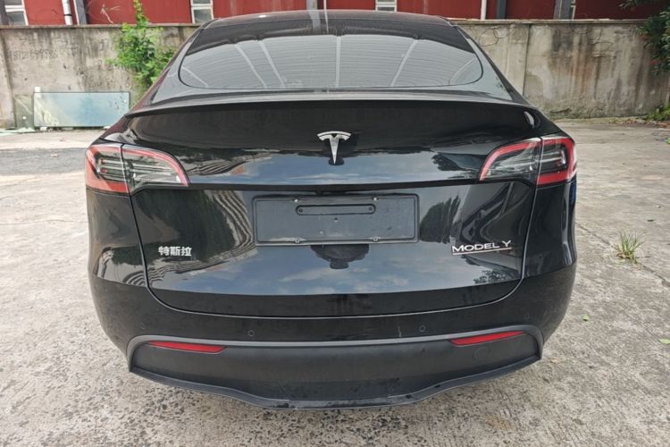 Tesla Model Y 2023 #6 Tesla Model Y 2023 car image #6