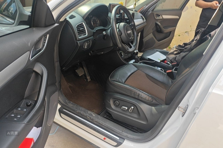 Audi Q3 2019 car image #18