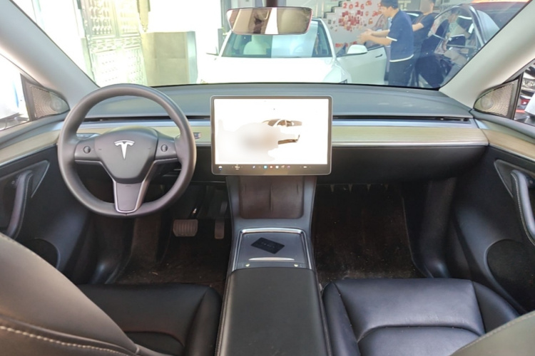 Tesla Model Y 2023 #10 Tesla Model Y 2023 car image #10