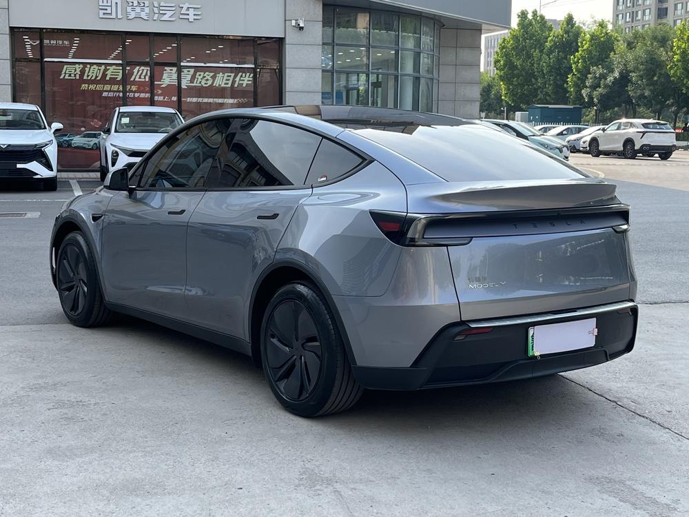 Tesla Model Y 2025 car image #5