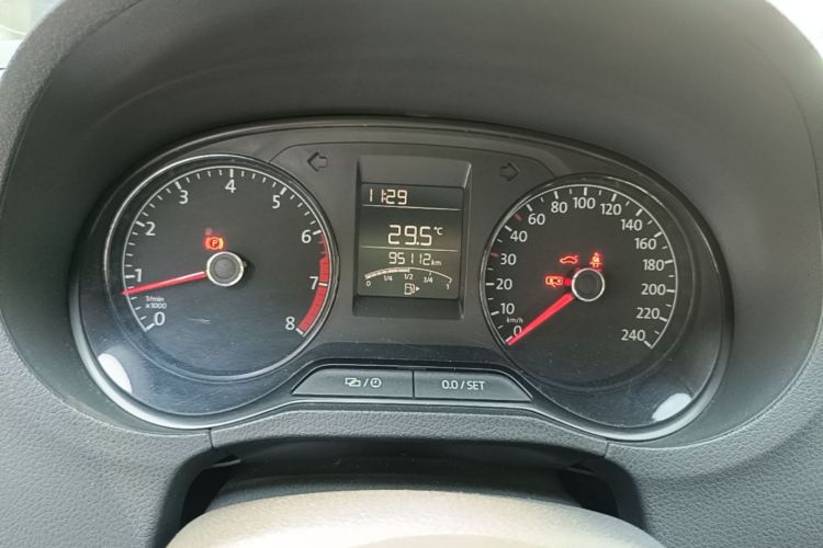 Volkswagen Polo 2016 car image #16