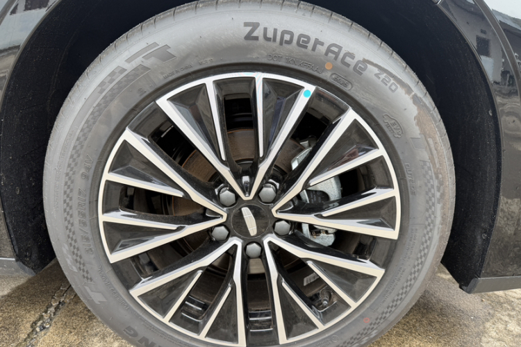 GEELY Emgrand 2025 car image #5