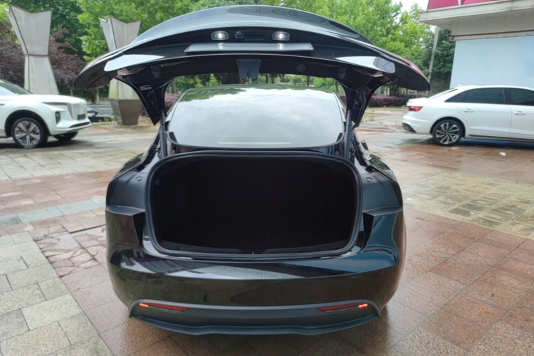 Tesla Model 3 2023 car image #21