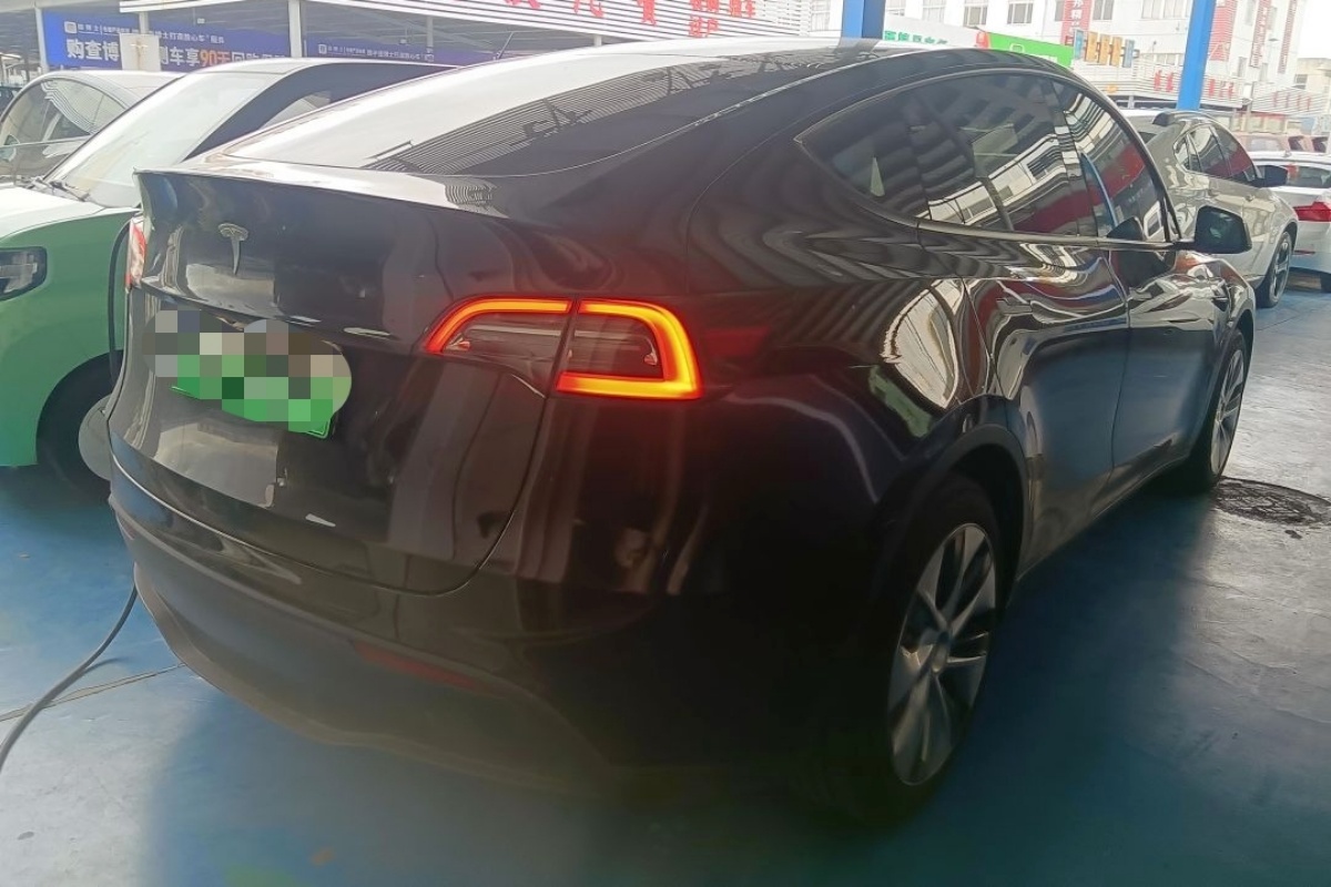 Tesla Model Y 2022 #5 Tesla Model Y 2022 car image #5
