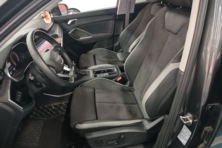 Audi Q3 2023 car image #15