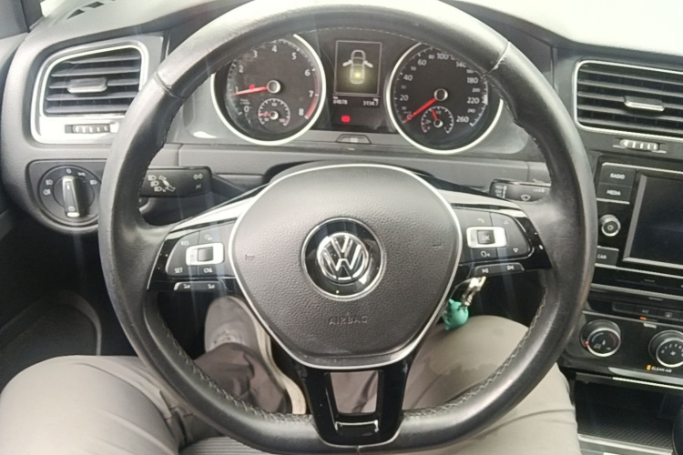 Volkswagen Golf 2018 car image #11