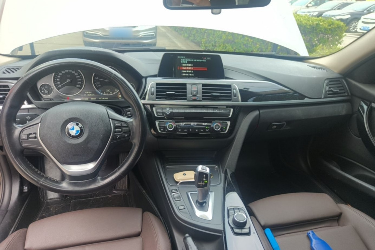 BMW 3 Series 2018 car image #10
