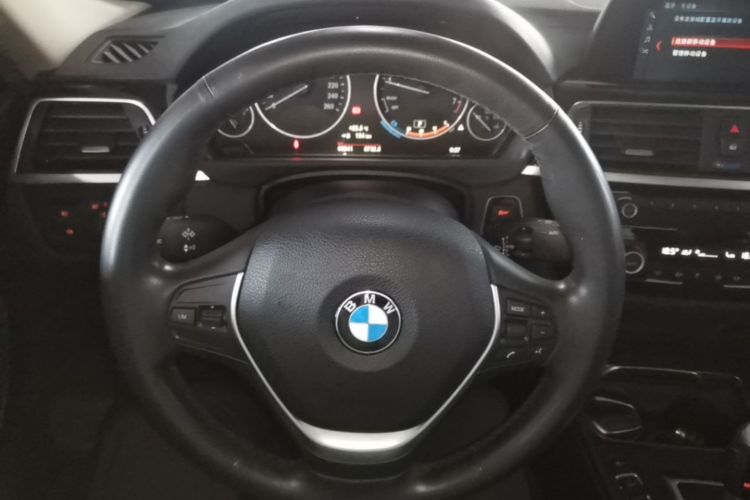 BMW 3 Series 2018 car image #15