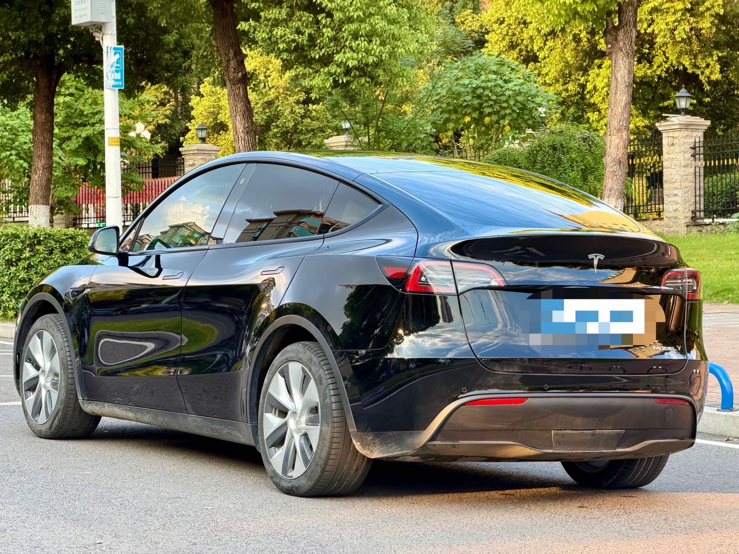 Tesla Model Y 2022 #8 Tesla Model Y 2022 car image #8