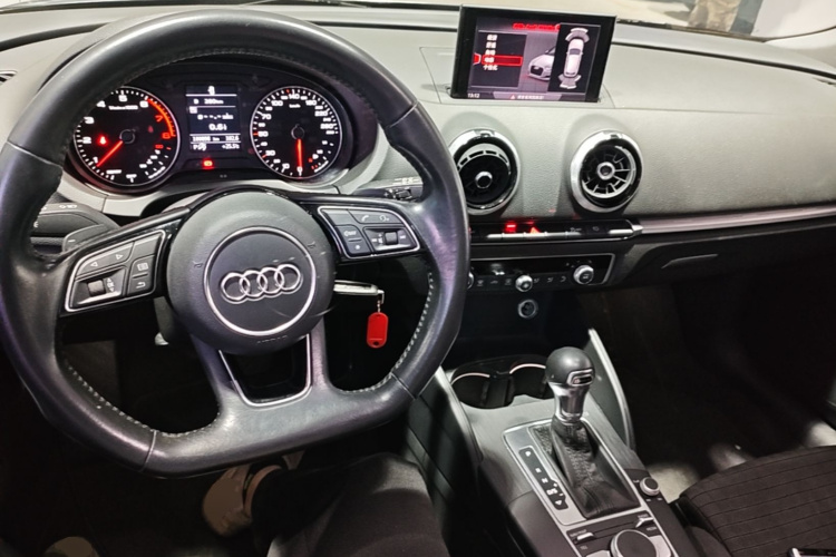 Audi A3 2018 immagine di auto #10