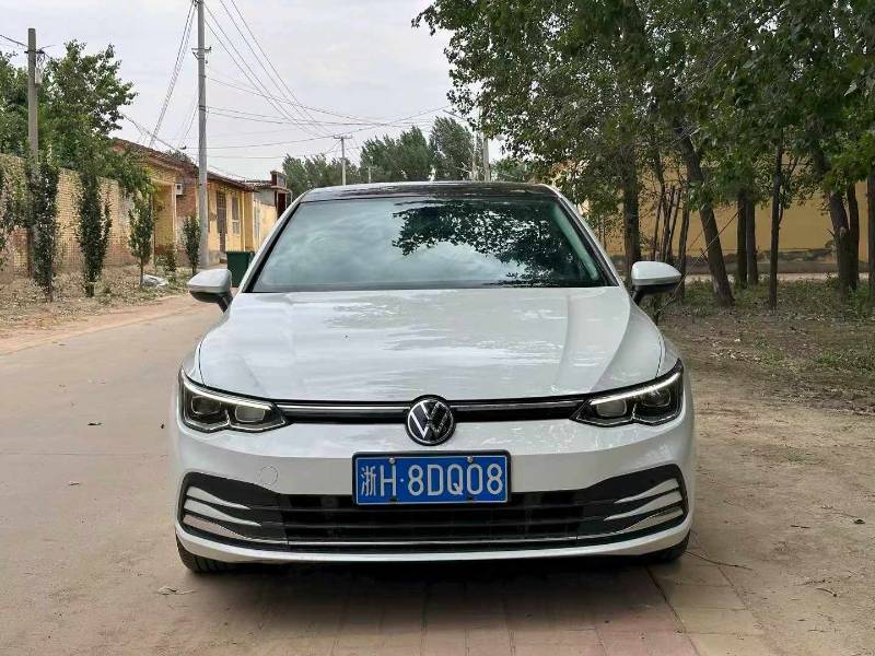 Volkswagen Golf 2023 car image #2