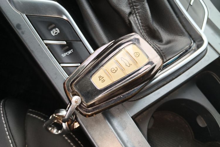 GEELY Emgrand 2020 car image #9