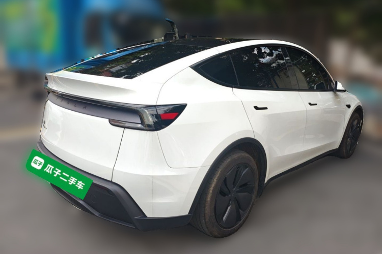 Tesla Model Y 2025 #5 Tesla Model Y 2025 car image #5