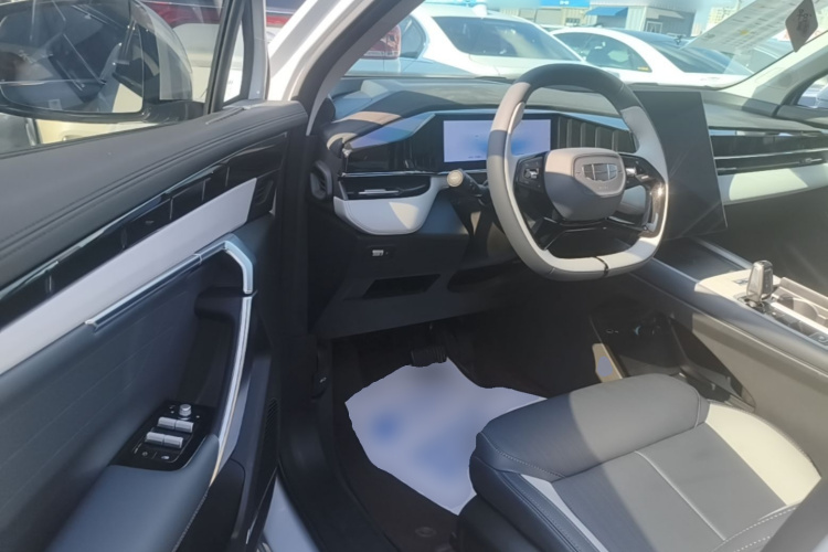 GEELY Boyue L 2024 car image #12