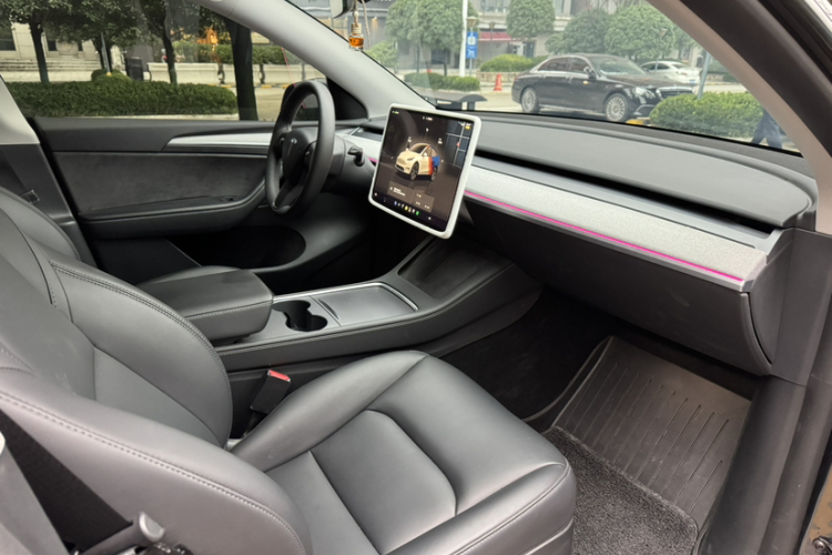Tesla Model Y 2024 #14 Tesla Model Y 2024 صورة سيارة #14