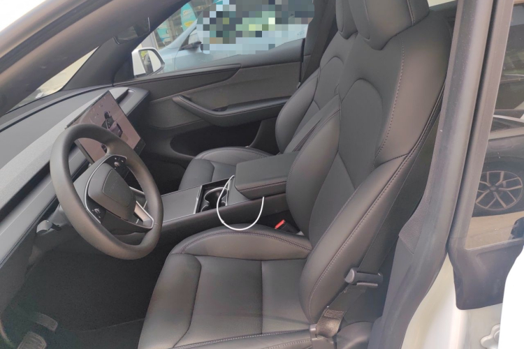 Tesla Model Y 2026 #15 Tesla Model Y 2026 car image #15