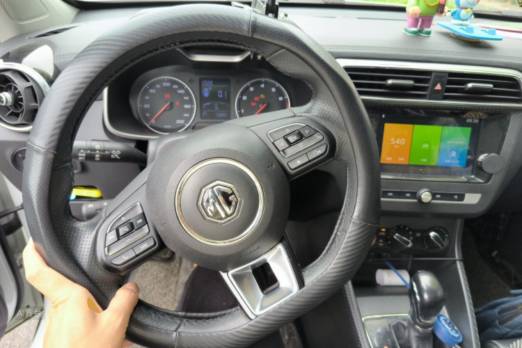 MG ZS 2018 car image #12