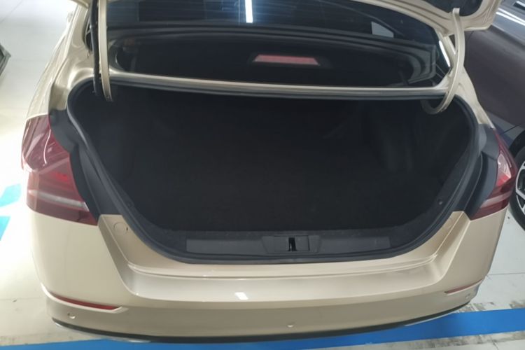 GEELY Emgrand 2021 car image #19