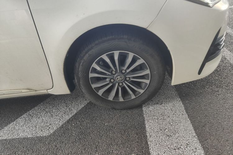 Toyota Corolla 2018 car image #9