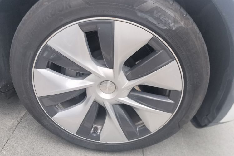 Tesla Model Y 2021 #9 Tesla Model Y 2021 car image #9
