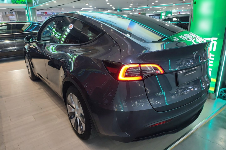 Tesla Model Y 2023 car image #5
