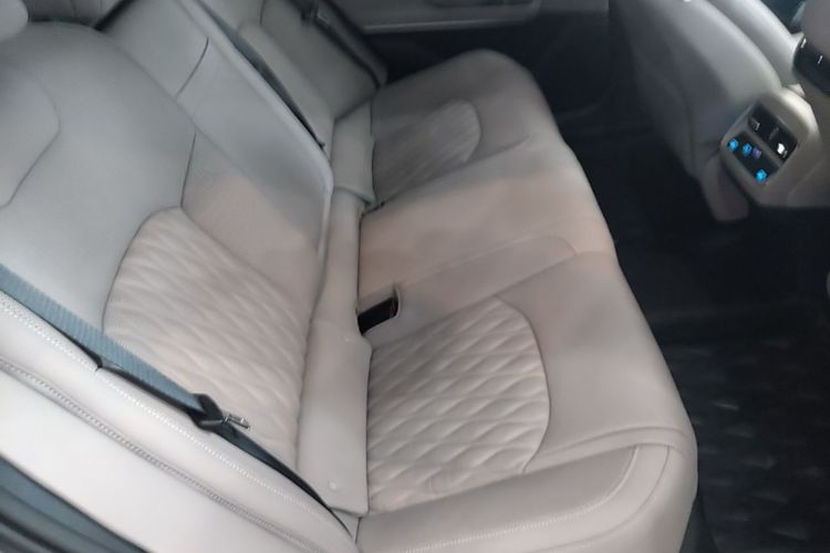 BYD Han 2025 car image #17