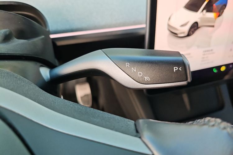 Tesla Model Y 2024 car image #14