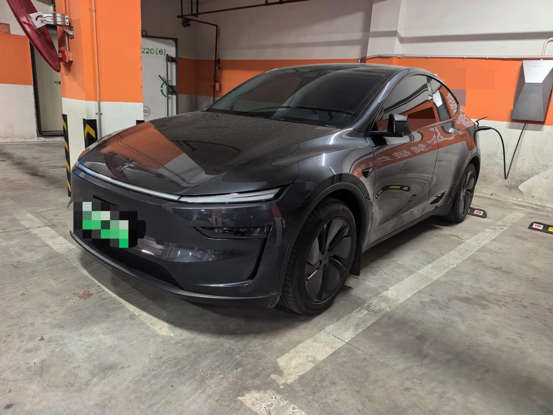 Tesla Model Y L 2025 car image 