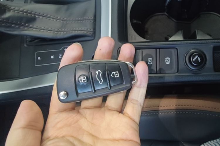 Audi Q3 2020 car image #9